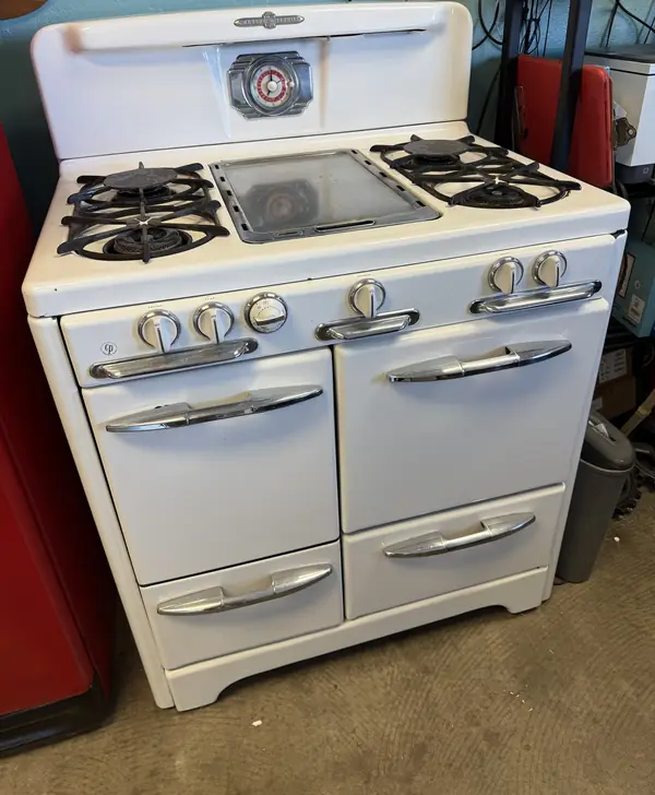A classic white O'Keefe and Merritt gas range at RDM